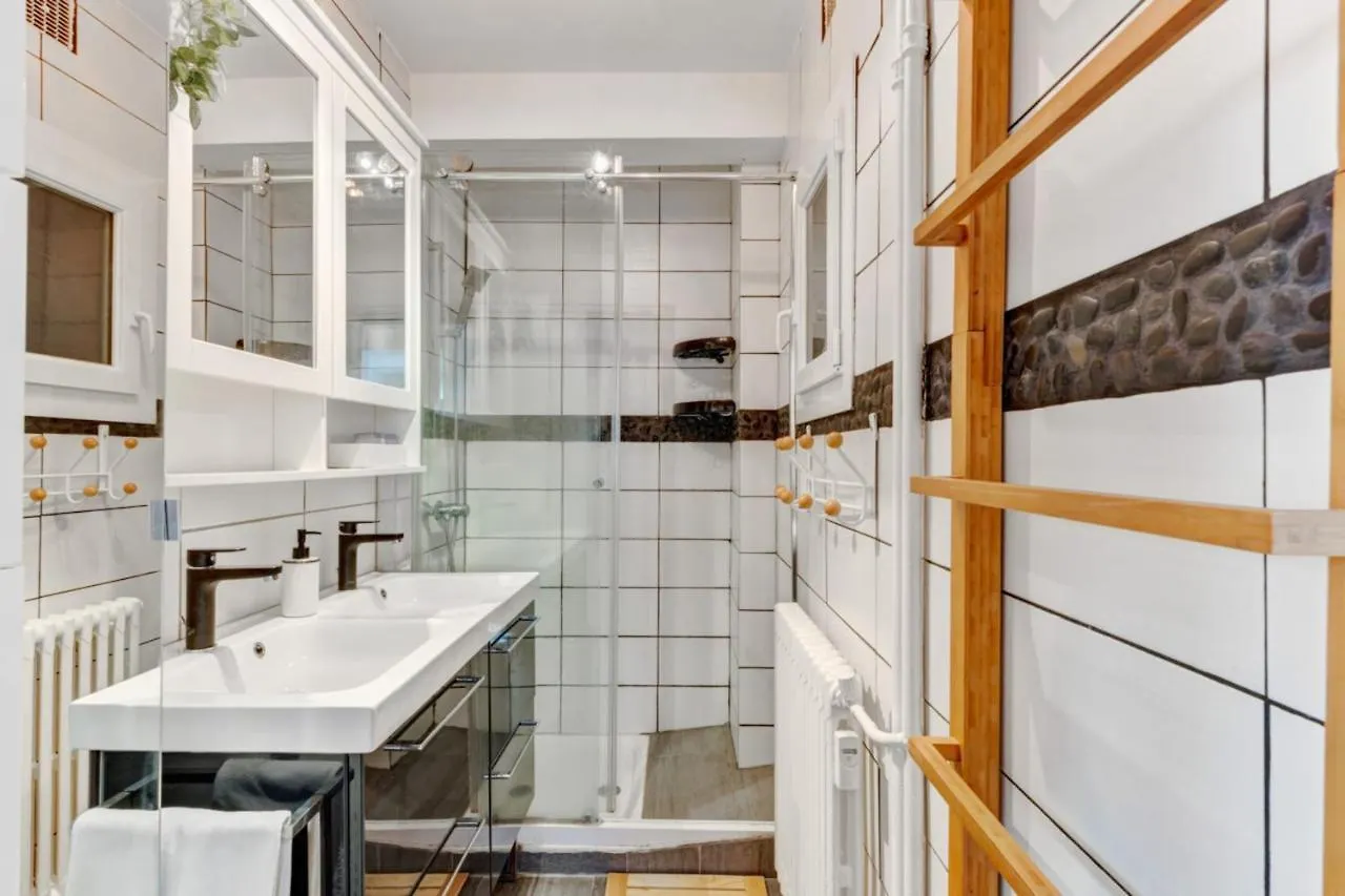 Spacious 1-Bedroom With Parking Near The Place Dupuy In Toulouse Welkeys