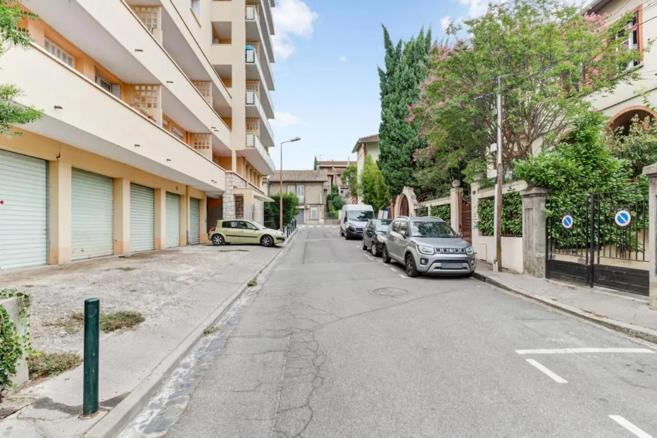 Spacious 1-Bedroom With Parking Near The Place Dupuy In Toulouse Welkeys 0*,  Francia