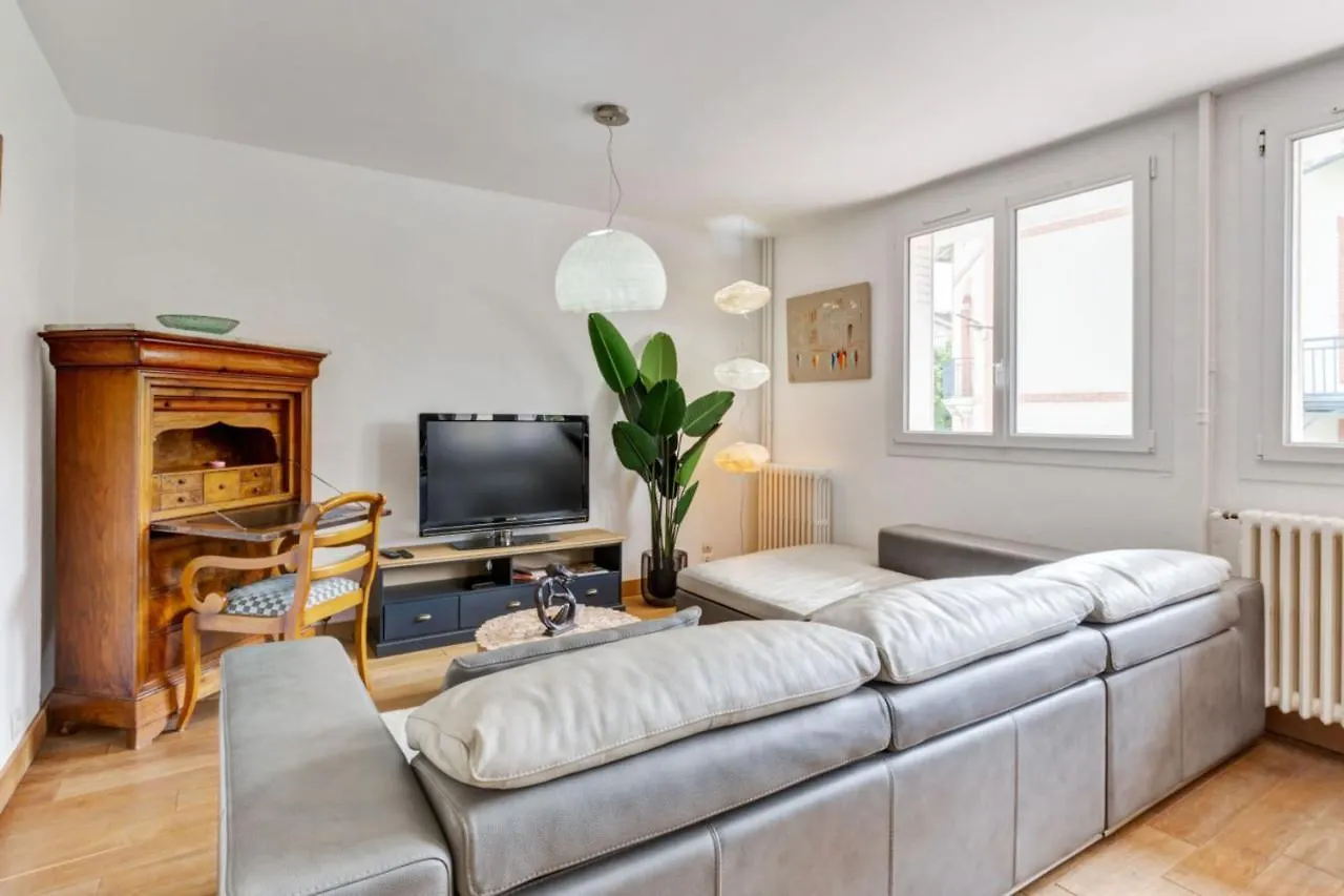 Spacious 1-Bedroom With Parking Near The Place Dupuy In Toulouse Welkeys France